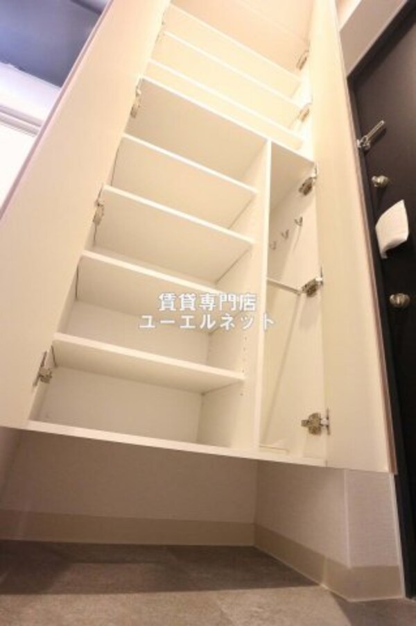 建物設備(天井高シューズボックス)
