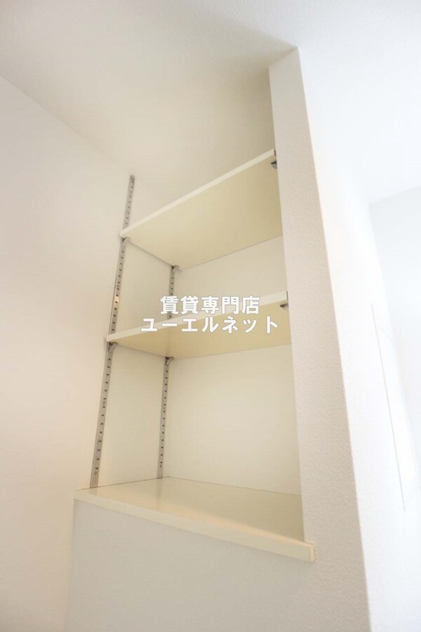 建物設備(収納棚)