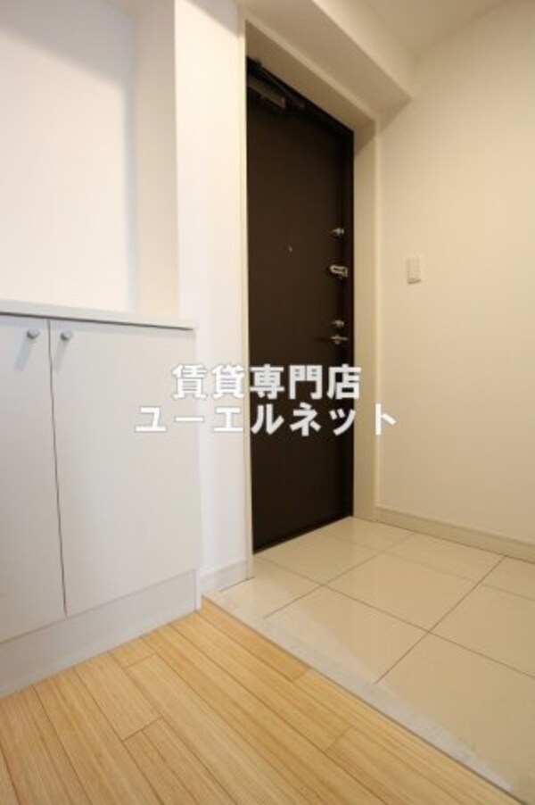 玄関(住まいの顔ともなる玄関)