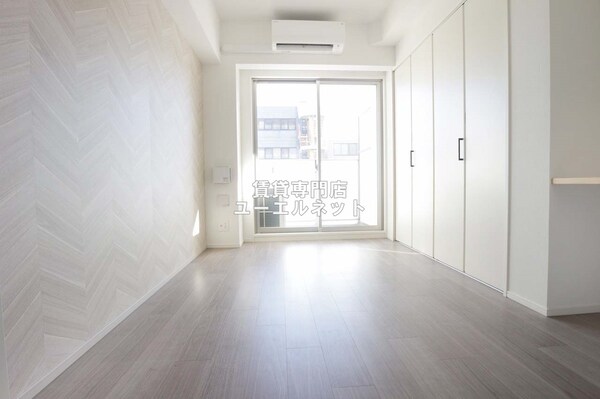 寝室(明るく開放感のある居室で、自分だけのくつろぎ空間を。)
