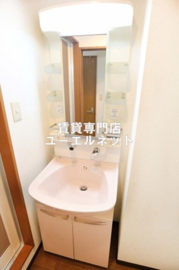 独立洗面台(清潔感のある洗面台)