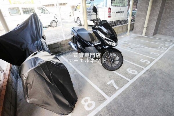 建物設備(バイク置き場)