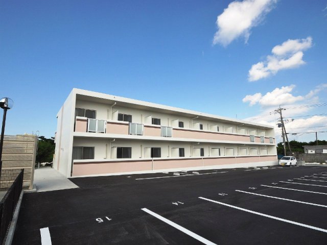 56018