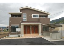 予讃線・内子線 上宇和駅 2階建 築6年の外観写真