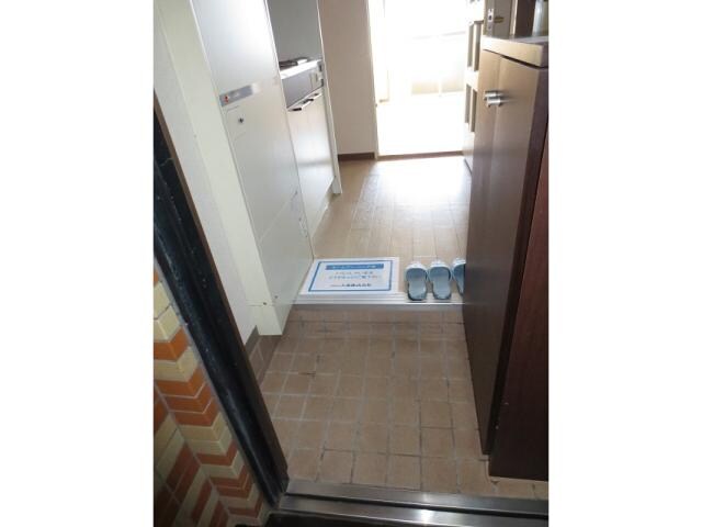 物件内観写真8　(玄関・廊下)