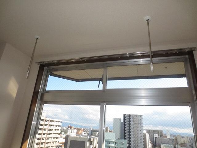 物件内観写真13　(室内物干し)