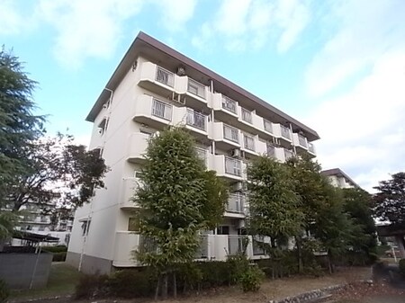 宝塚安倉団地13号棟外観写真