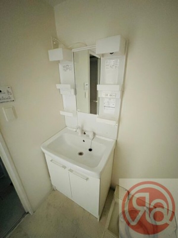 独立洗面台