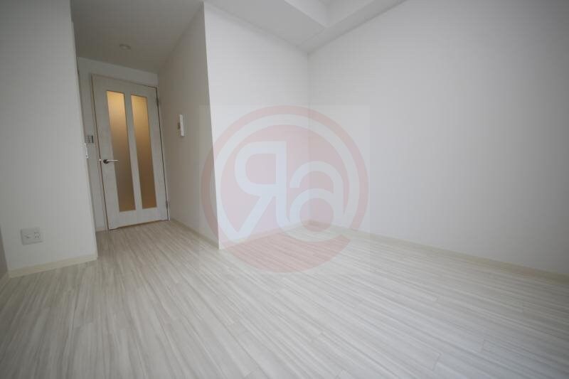 物件内観写真5　(こちらの居間で趣味の時間をお楽しみください)