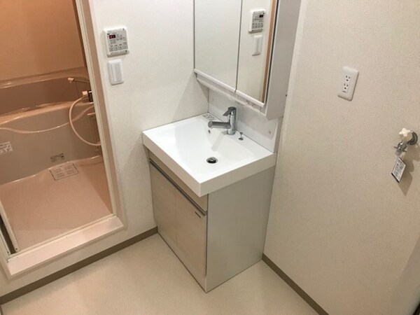 独立洗面台