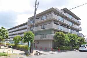 ユニライフ新田辺外観写真