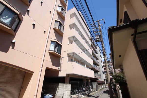外観(地上６階建て、鉄骨マンションです)