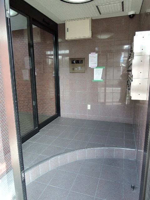 物件外観写真4　(★オートロック付きのエントランス★)