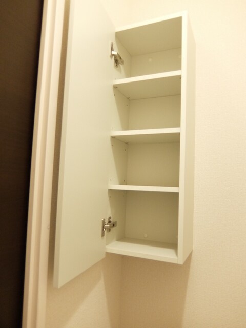 物件内観写真17　(小物入れ付)