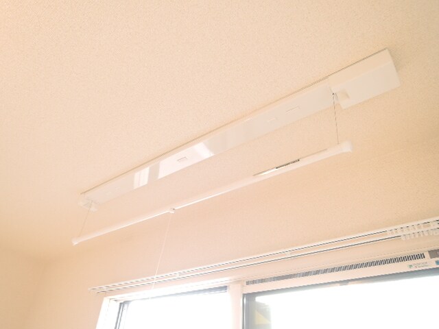 物件内観写真26　(雨の日に便利な室内物干し用フック)