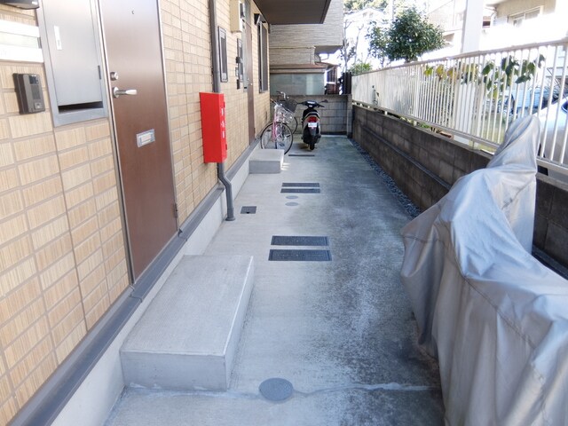 物件外観写真4　(１Ｆ　共用通路)