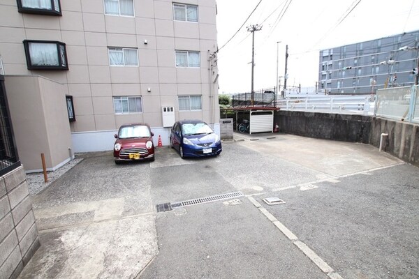 駐車場(敷地内駐車場（要空き確認）)