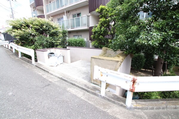 共用設備(敷地内ごみステーション)