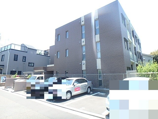 物件外観写真4　(敷地内駐車場※有料・空き要確認)