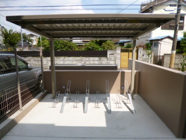 物件外観写真6　(駐輪場)