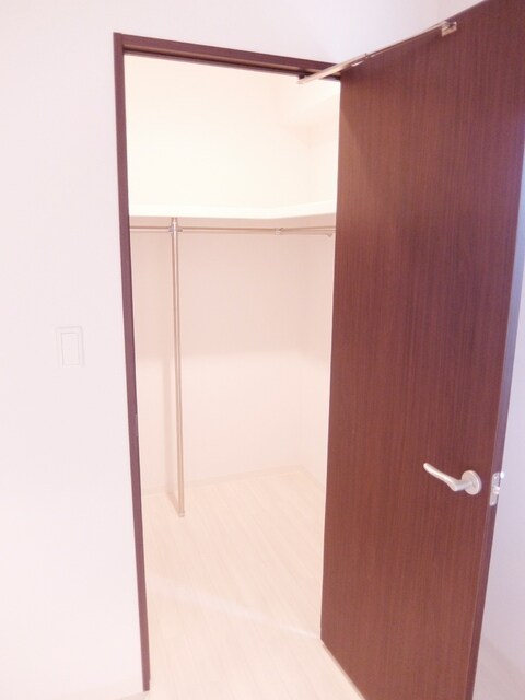 物件内観写真13　(ウォークインクローゼット)