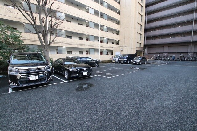 物件外観写真4　(駐車場（要空き確認）)