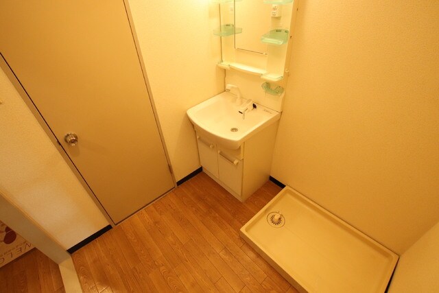 物件内観写真16　(洗髪洗面台で朝の準備もらくらく♪)