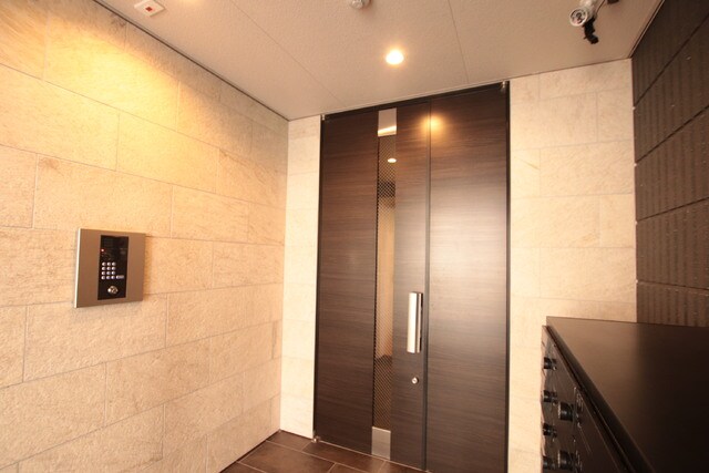 物件外観写真3　(オートロック)