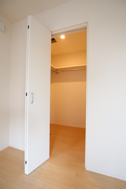物件内観写真12　(ウォークインクローゼット)