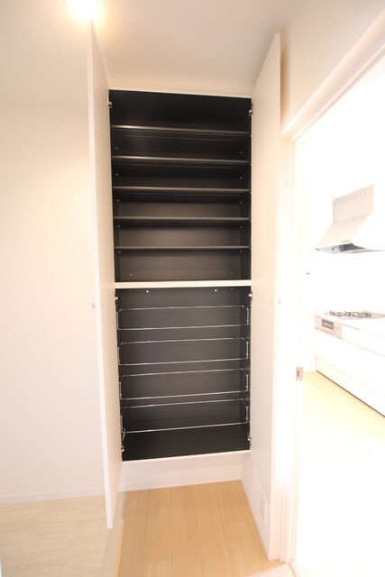 物件内観写真13　(シューズボックス（開けたところ）)