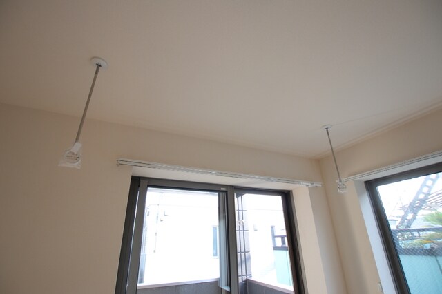 物件内観写真20　(便利な室内物干しフック付き)