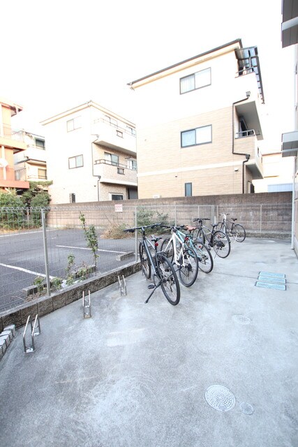 物件外観写真6　(駐輪場)
