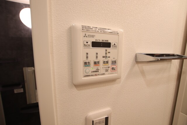 物件内観写真24　(浴室乾燥パネル)