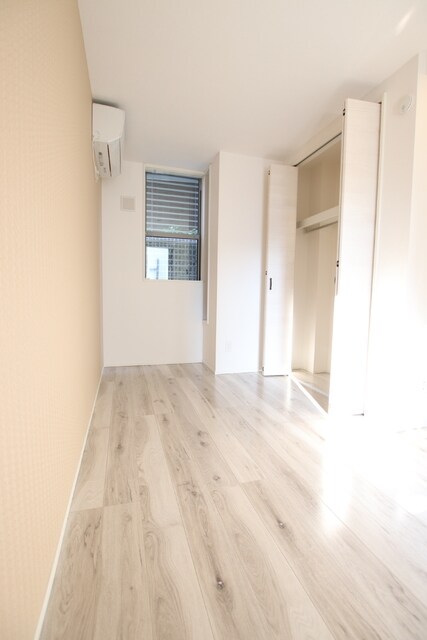 物件内観写真8　(5.8帖の居室です)