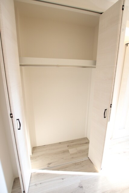 物件内観写真16　(洋室の収納です)