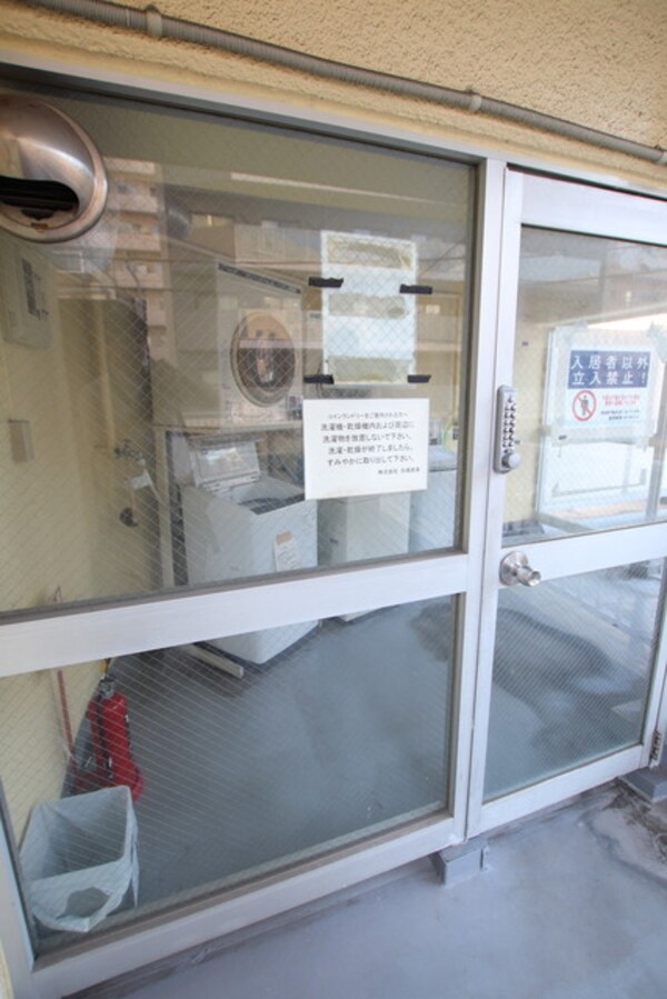 共用設備(２F入居者専用コインランドリー)