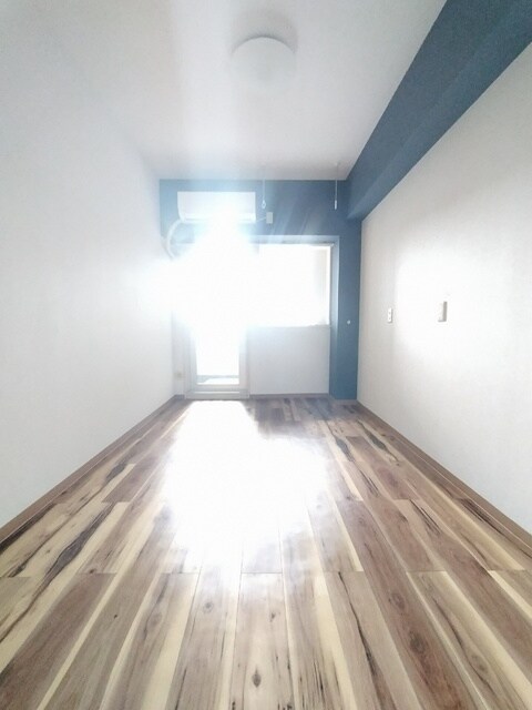 物件内観写真9　(洋室は6帖ございます)