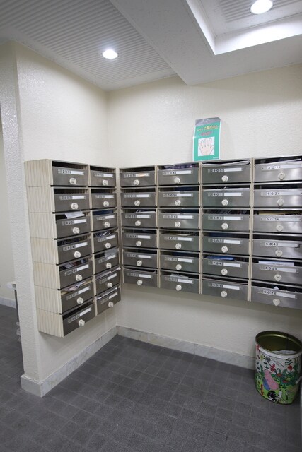 物件外観写真7　(集合ポスト)