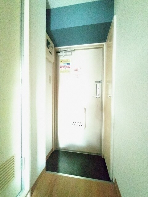 物件内観写真14　(玄関扉はドアポストもついております)