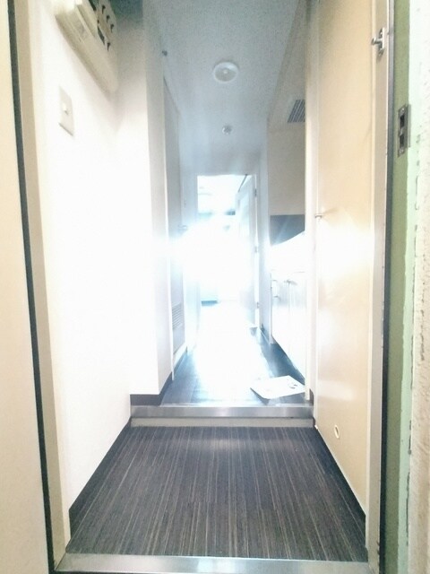 物件内観写真15　(玄関廊下です)