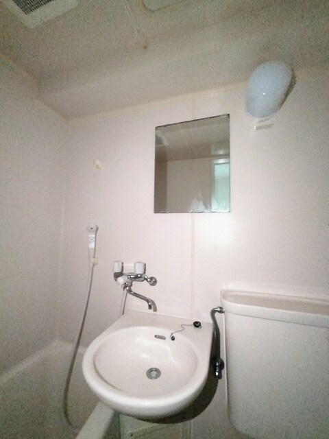 物件内観写真16　(洗面ボウルは鏡付きです)