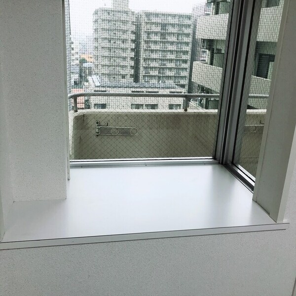 その他(出窓なので物置きスペースにもなります♪)