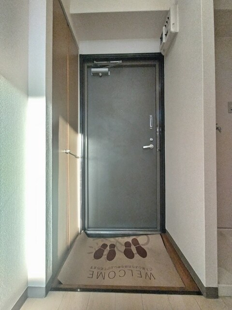 物件内観写真21　(玄関扉です)