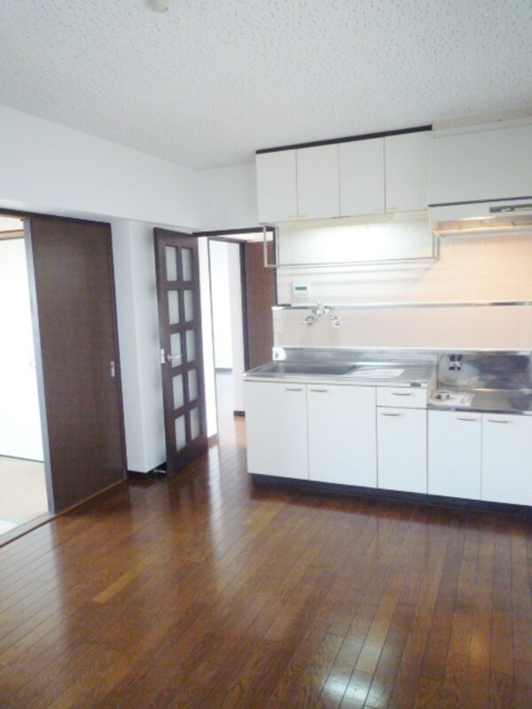 居室(ダイニングキッチン７．５帖)