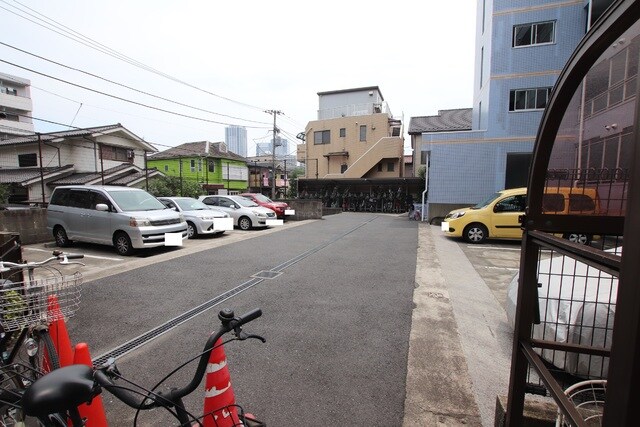 物件外観写真4　(駐車場（要空き確認）)