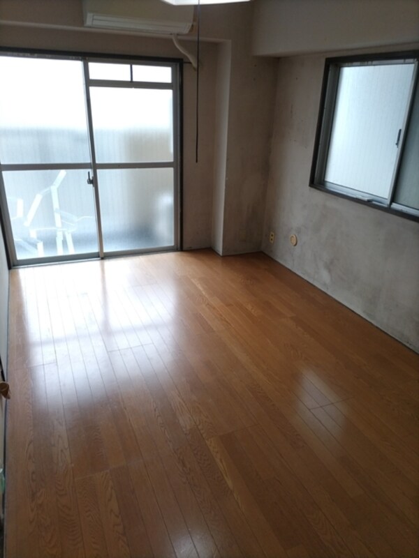 居室(※クリーニング前の写真です※)