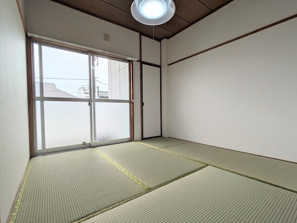 居室(和室4.5帖です♪※照明器具は残置物です。)