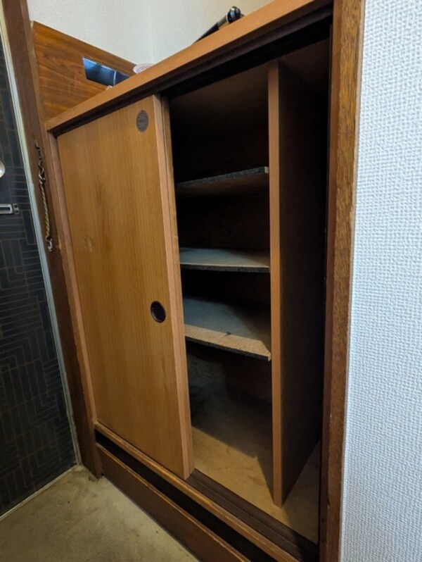 玄関(シューズボックスです♪)