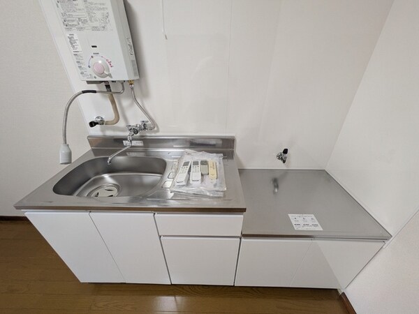キッチン(キッチンです♪※湯沸し器は残置物です。)