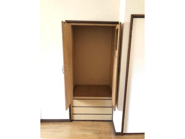 物件内観写真5　(洋服かけられます！)